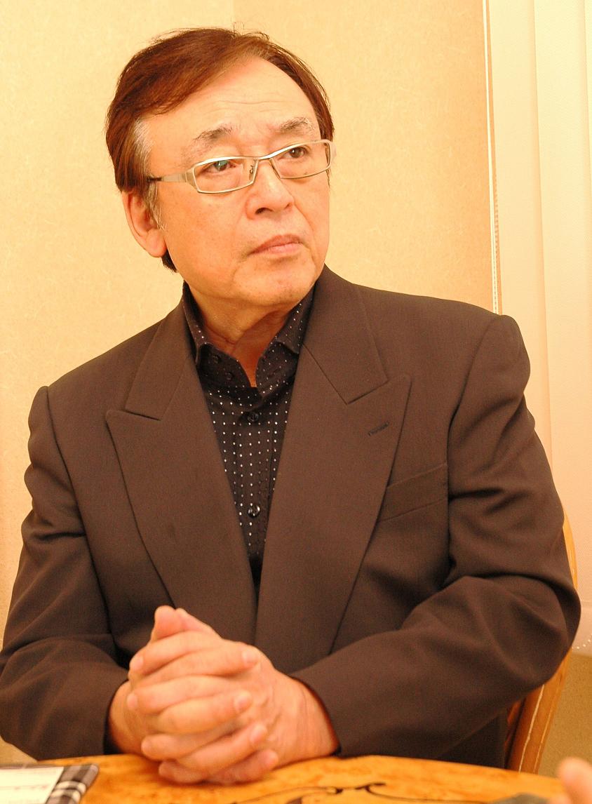 真剣な表情で話に聞き入る横内さん 真剣な表情で話に聞き入る横内さん